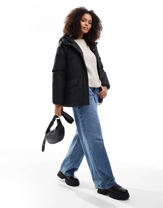 ASOS DESIGN oversize pufferjacka med huva i svart - Image 2