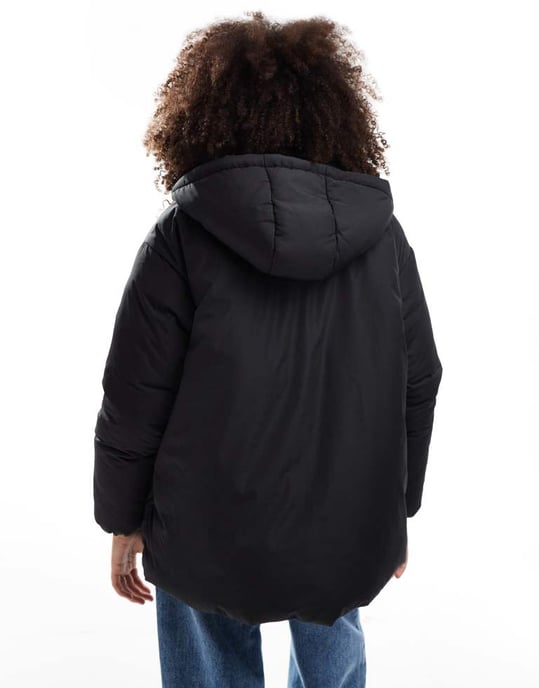 ASOS DESIGN oversize pufferjacka med huva i svart - Image 3
