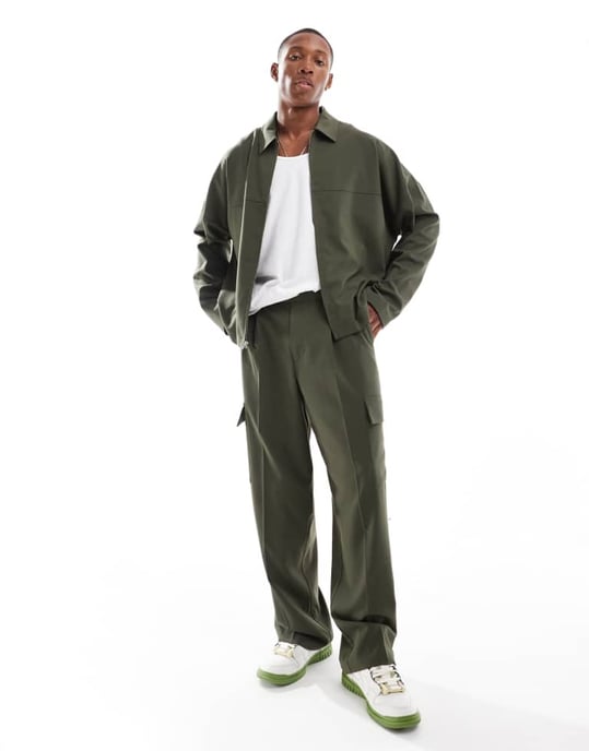 ASOS DESIGN smart co-ord smal truckerjacka med cargofickor i khaki - Image 3
