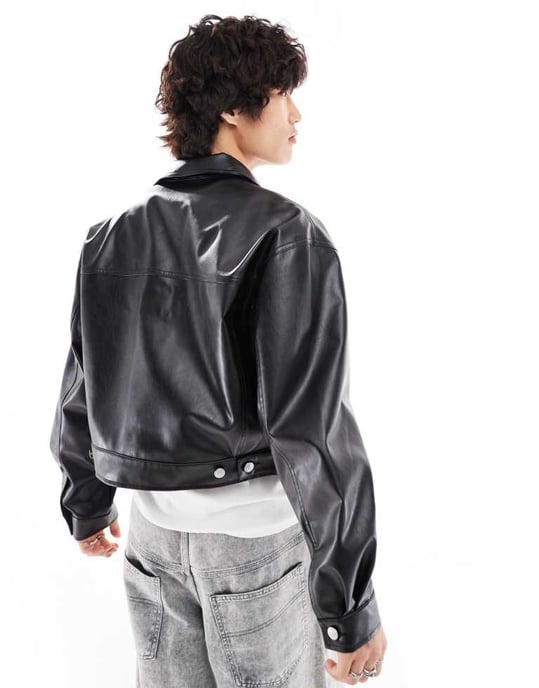 ASOS DESIGN oversized cropped läderlook-jacka med snörningsdetaljer i svart - Image 3