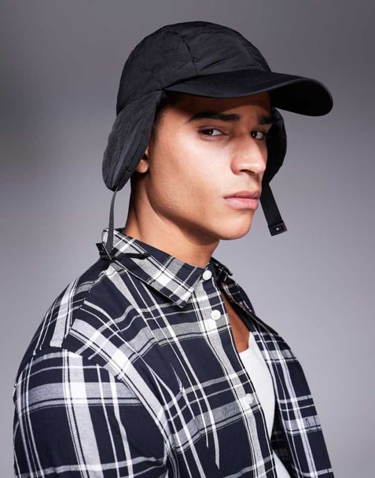 ASOS DESIGN nylon puffjacka trapperkeps i svart - Image 1