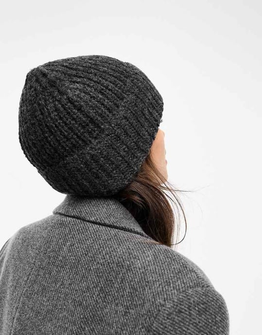 ASOS DESIGN tjockstickad mössa i kolgrå - Image 3