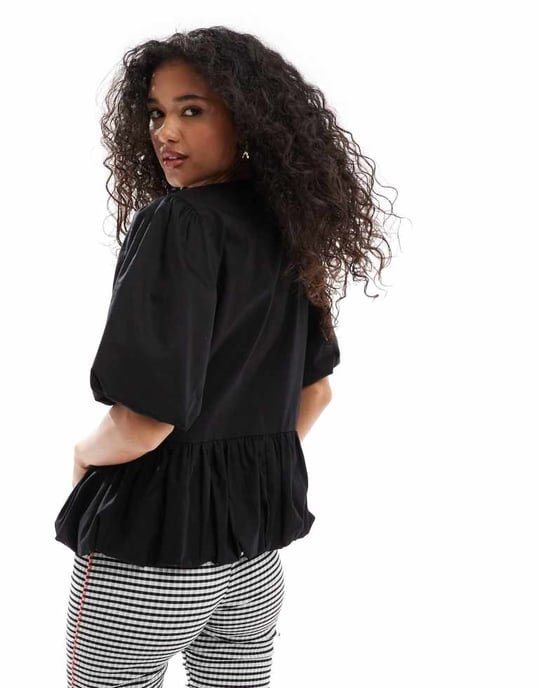 ASOS DESIGN bomullsblus med puffärmar och peplum i svart - Image 3