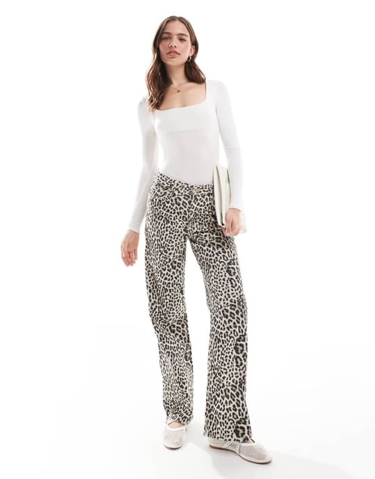 Miss Selfridge långärmad bodysuit med fyrkantig halsringning i elfenben - Image 2
