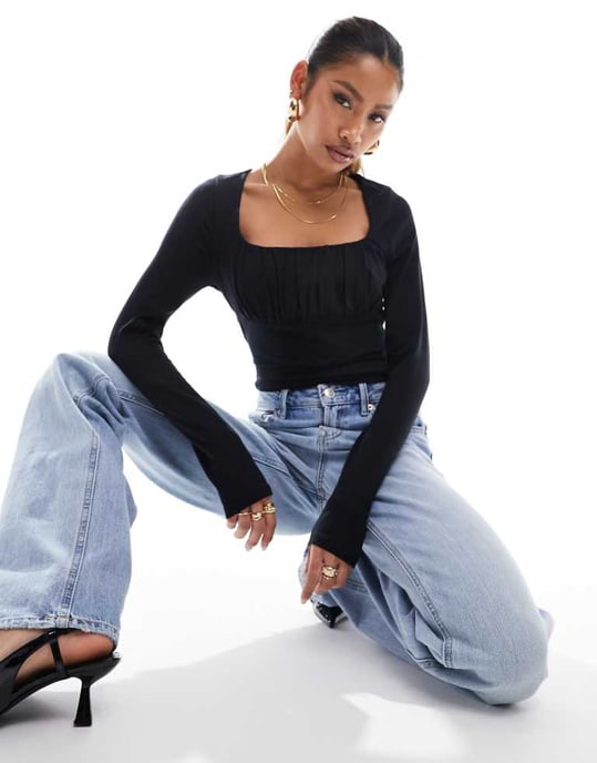 ASOS DESIGN bodysuit med samlad bystdetalj och lång ärm i svart - Image 1