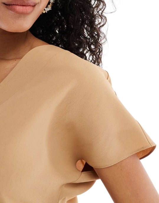 ASOS DESIGN V-ringad t-shirt med kort ärm i taupe - Image 3