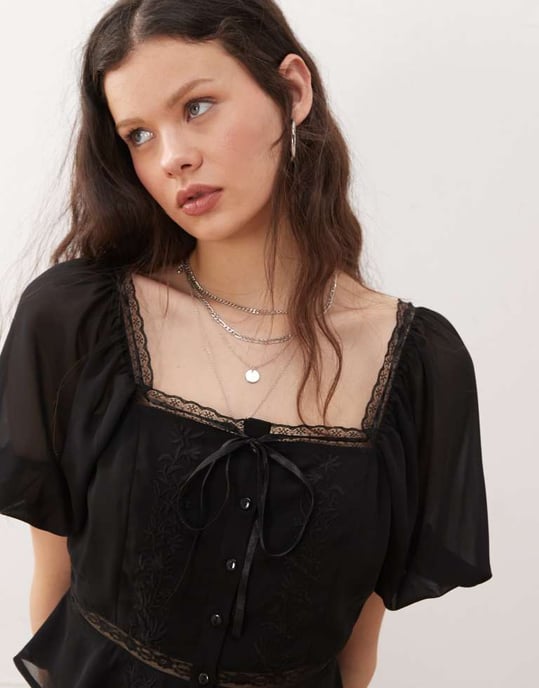 Miss Selfridge chiffonbroderad präriblus i svart - Image 4