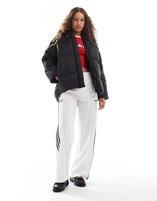 Monki oversized vadderad kappa i svart - Image 2