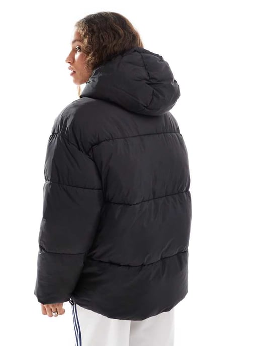 Monki oversized vadderad kappa i svart - Image 4