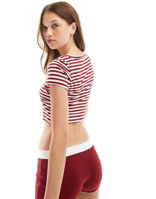 ASOS DESIGN mix & match figurnära pyjamas t-shirt med picotdetalj i vinröd rand - Image 3