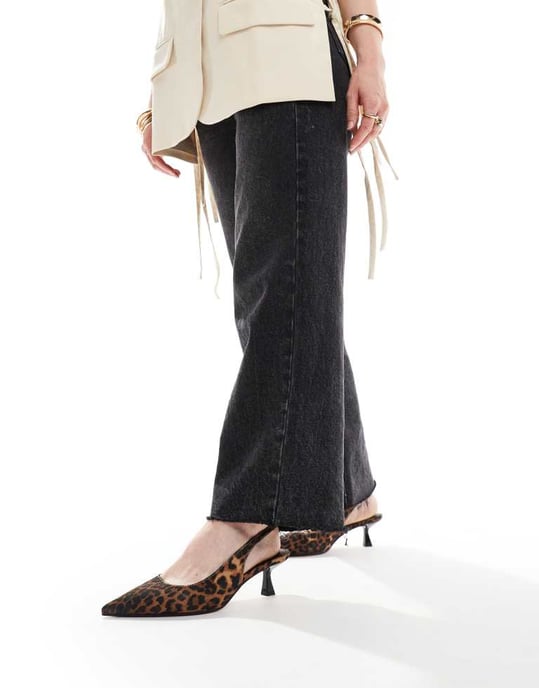 ASOS DESIGN Bred Passform Stroll slingback kitten klackskor i leopard - Image 4