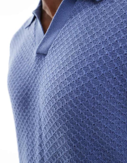 Hollister stängd söm upphöjd randad stickad polo i ljusblått - Image 3