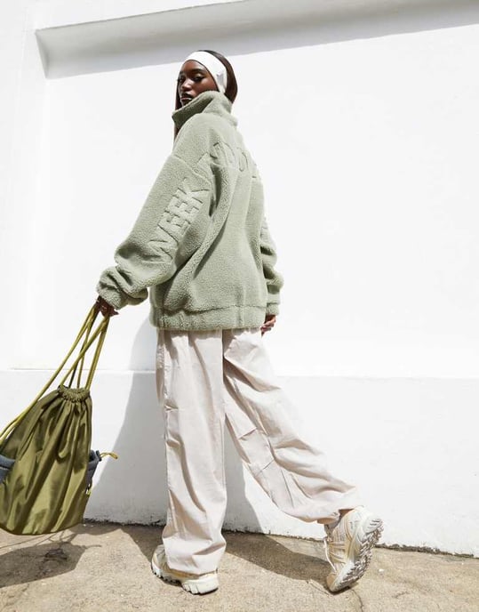Weekend Collective oversized borg halv zip med burnout i salviagröna. - Image 4