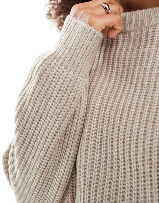 ASOS DESIGN kraftig rundhalsad ribbstickad tröja i havremjölk - Image 4