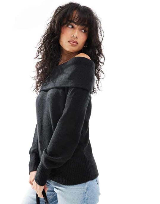 Tunn off-shoulder tröja i svart - Image 1