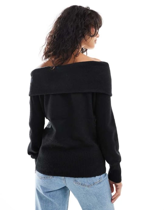Tunn off-shoulder tröja i svart - Image 4