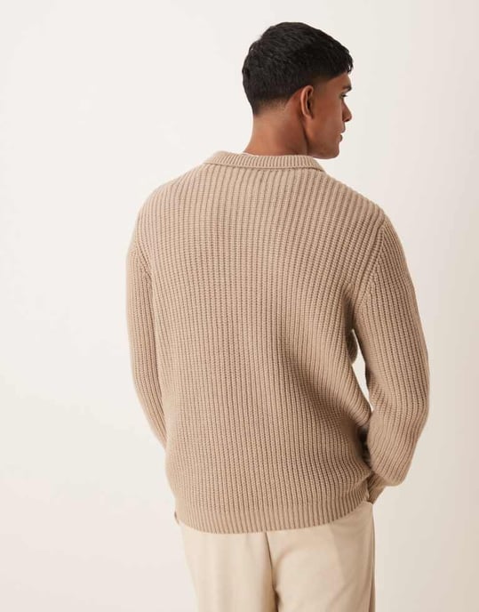 ASOS DESIGN ullmix oversized tungvikts kvartdraget ribbstickad jumper med krage i taupe - Image 4