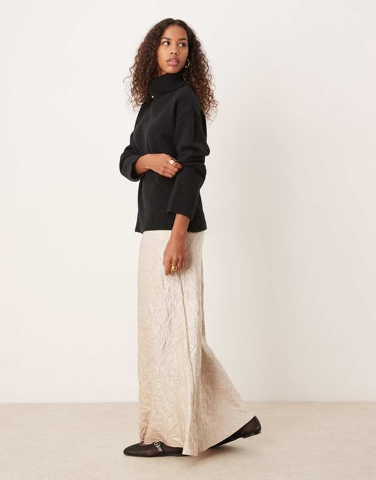 Glamorös rullkrage slouchy jumper i svart stickad material - Image 3