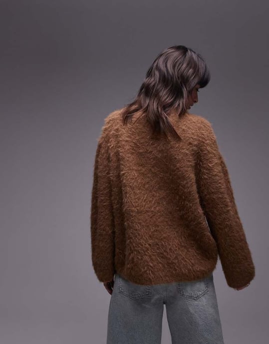 Topshop stickad ultrafluffig oversized tröja i kolafärg - Image 3