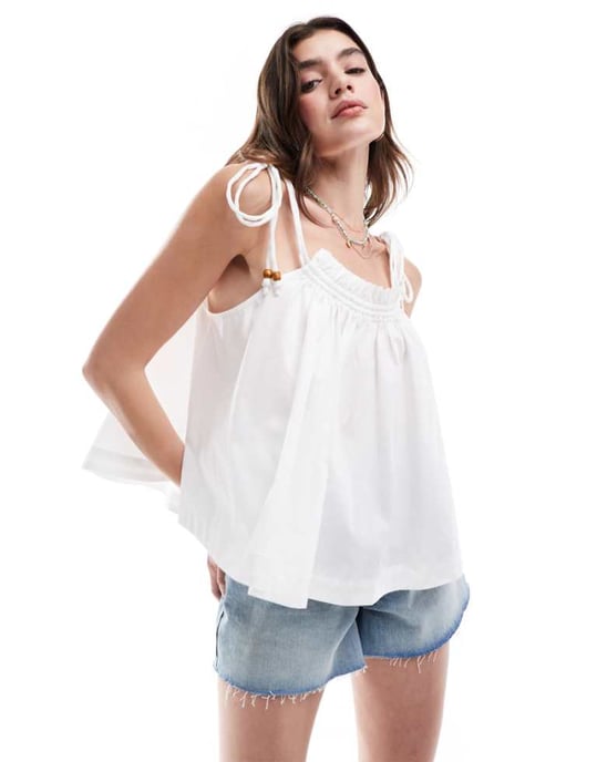 ASOS DESIGN bomullssvängande linne med pärlband i vit - Image 1
