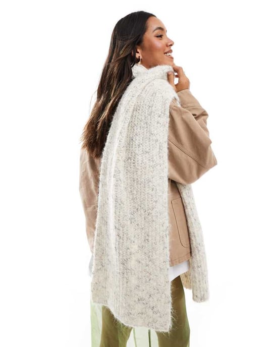 ASOS DESIGN halsduk med stickad neppy i krämfärg - Image 3