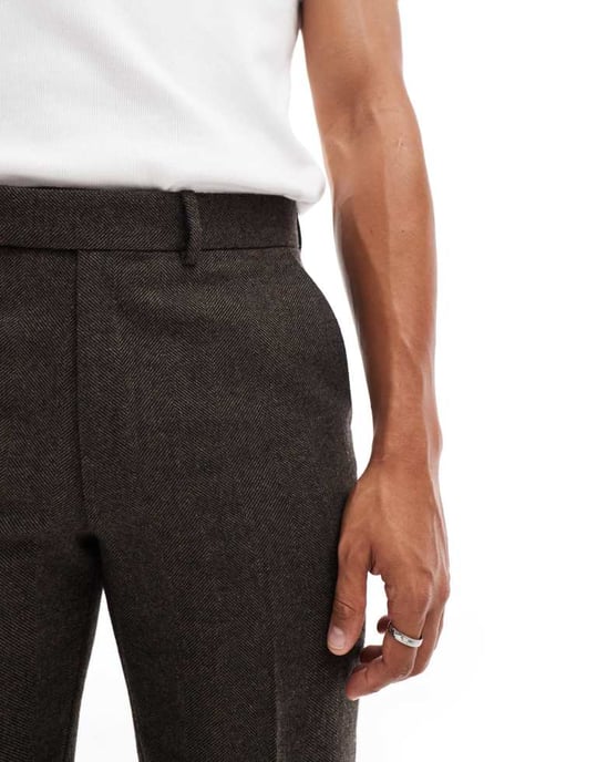 ASOS DESIGN raka byxor i ullblandning med brunt fiskbensmönster - Image 4