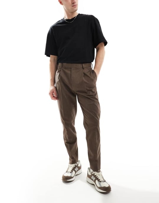 ASOS DESIGN smart tapered fit premiumbyxor i brunt - Image 1