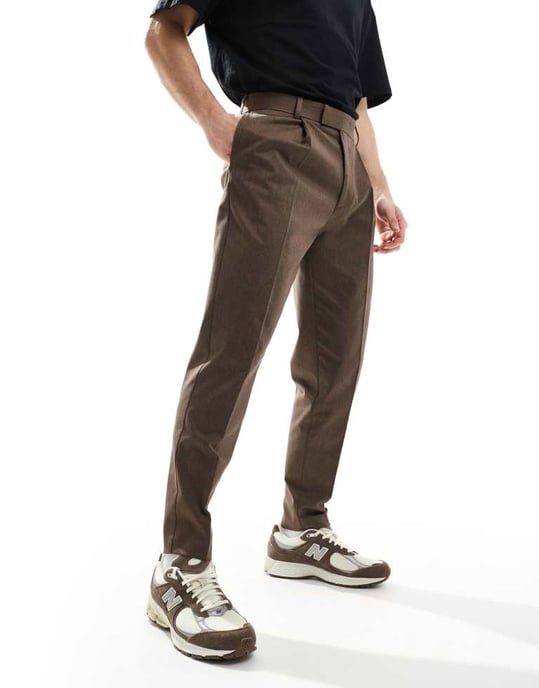 ASOS DESIGN smart tapered fit premiumbyxor i brunt - Image 4
