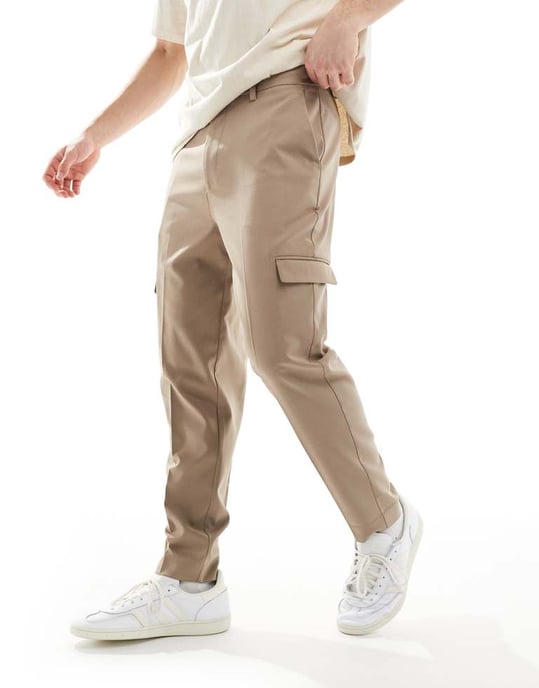 ASOS DESIGN smart tapered byxor med cargofickor i stenspets - Image 4