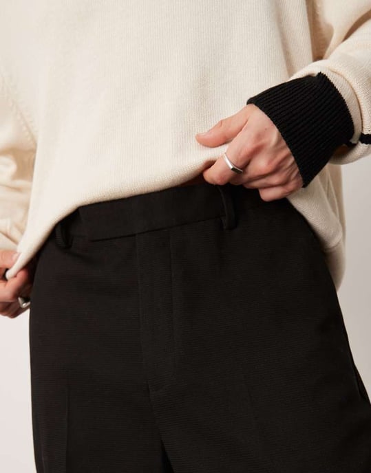 ASOS DESIGN smart oversized tapered texturerade byxor i svart - Image 2