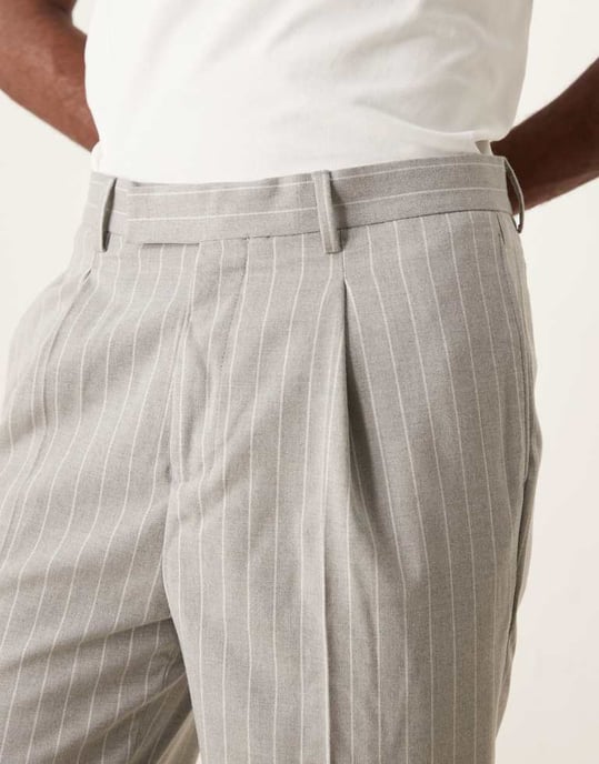 ASOS DESIGN tapered kostymbyxor i grått randigt mönster - Image 4