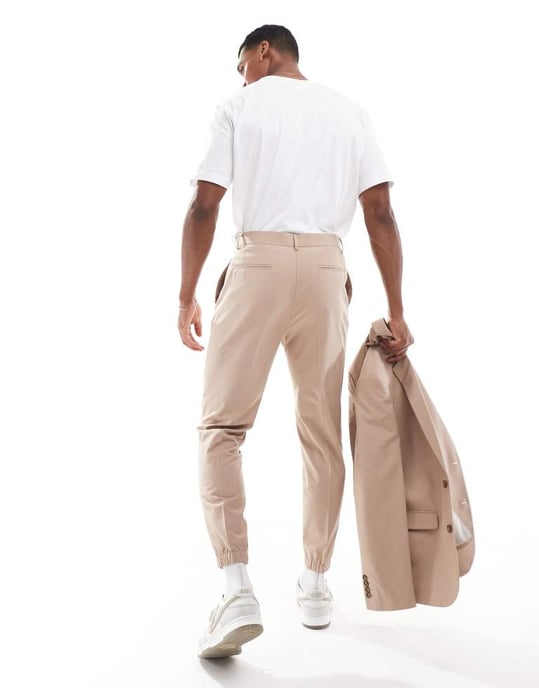 ASOS DESIGN tapered kostym joggers i beige - Image 2