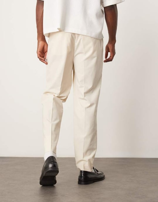 ASOS DESIGN smart samordnade tapered byxor i krämfärgat med elastisk midja - Image 3