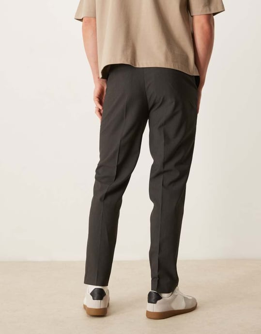 ASOS DESIGN smart tapered passform byxor i brun mikrotextur - Image 3