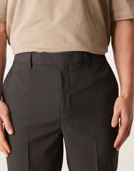 ASOS DESIGN smart tapered passform byxor i brun mikrotextur - Image 4