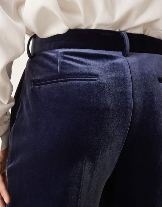ASOS DESIGN smart tapered fit sammetsbyxor i marinblått - Image 2