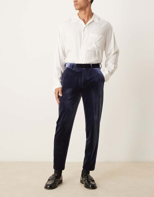 ASOS DESIGN smart tapered fit sammetsbyxor i marinblått - Image 4