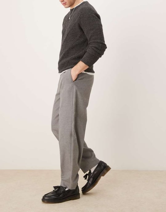 ASOS DESIGN smart oversized tapered byxor med frontveck i ljusgrå borstad tyg - Image 4