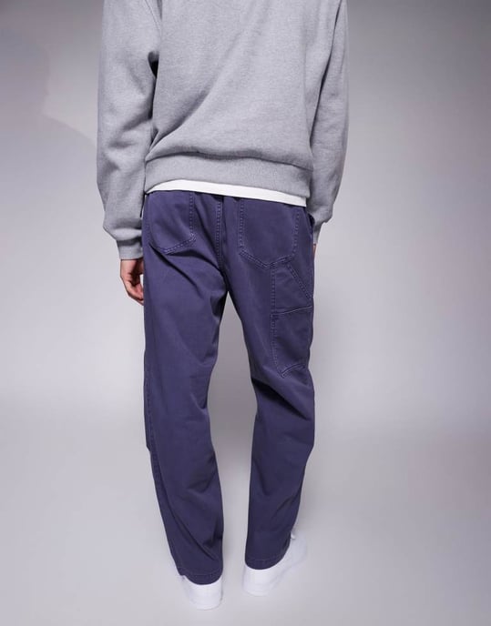 ASOS DESIGN tapered dragbyxa med snickardetaljer i mörkblått - Image 2