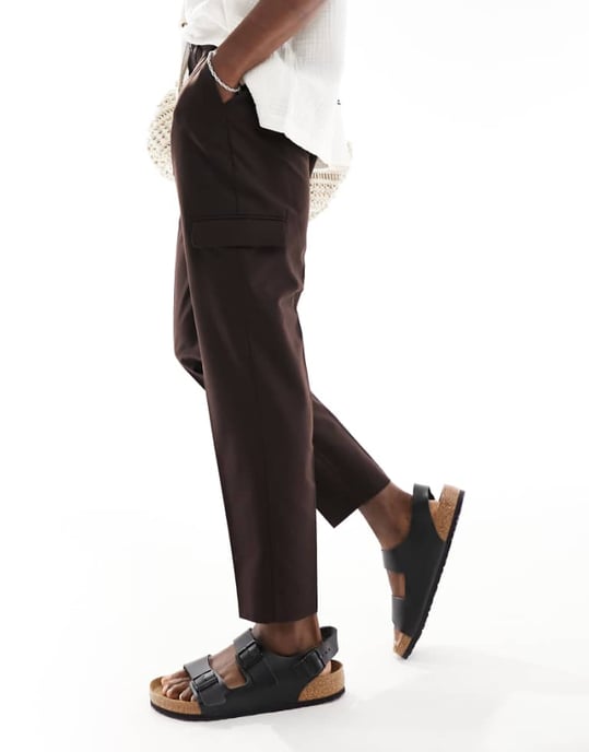 ASOS DESIGN smart tapered byxor med cargo-fickor i brunt - Image 1