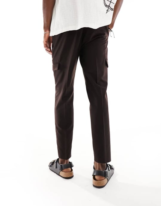 ASOS DESIGN smart tapered byxor med cargo-fickor i brunt - Image 3