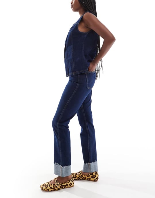 ASOS DESIGN medelhög rak jeans med uppvikt kant i tvättad färg - Image 2