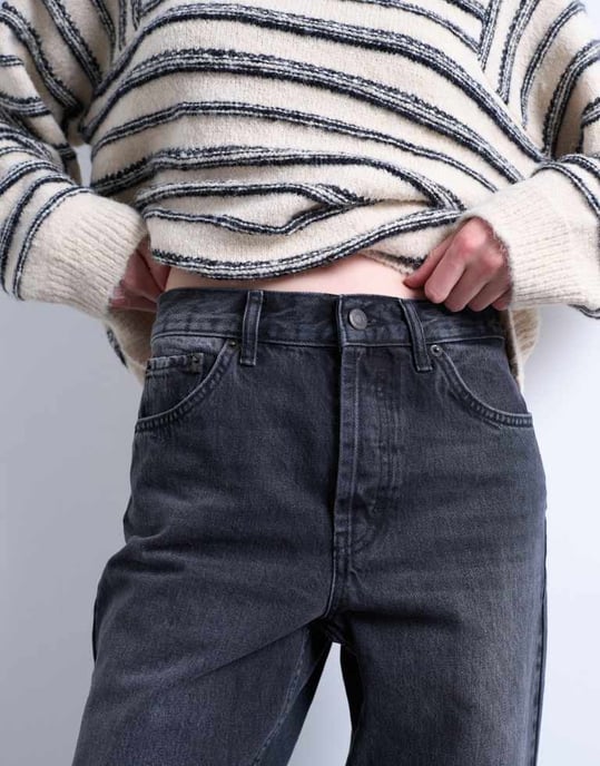 Topshop Runway mid rise rakjeans i tvättad svart - Image 2