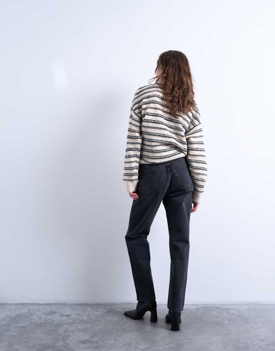 Topshop Runway mid rise rakjeans i tvättad svart - Image 3