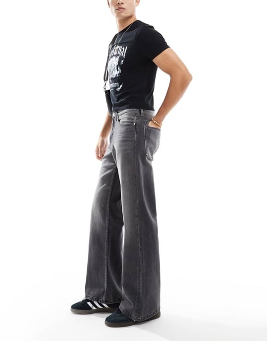 ASOS DESIGN vida utsvängda jeans i tvättad svart - Image 3