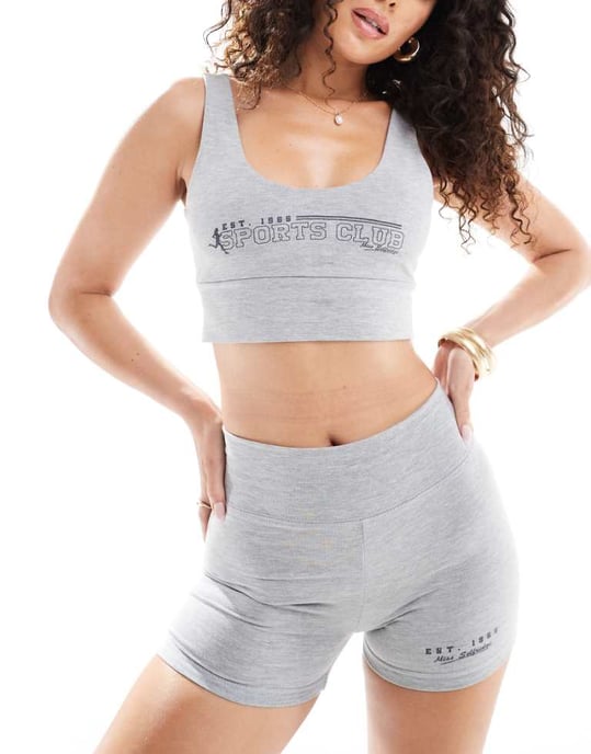 Miss Selfridge scoop bralette med sportgrafik i gråmelerad - Image 1