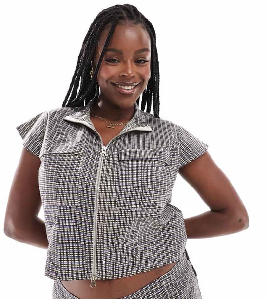 COLLUSION Plus zip utility topp co ord i rutigt - Image 1