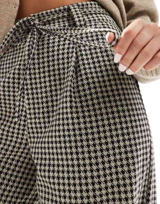 ASOS DESIGN knytbälte vida byxor i mikro hundtandsrutigt - Image 4