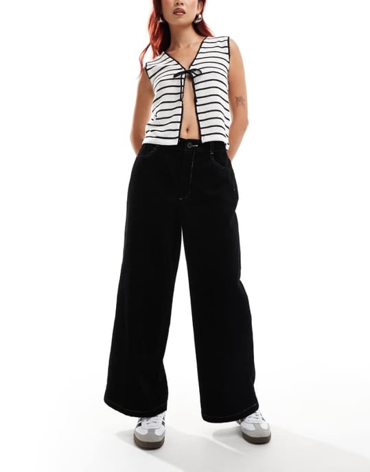 ASOS DESIGN cord korta vida byxor med kontrastsöm i svart - Image 1