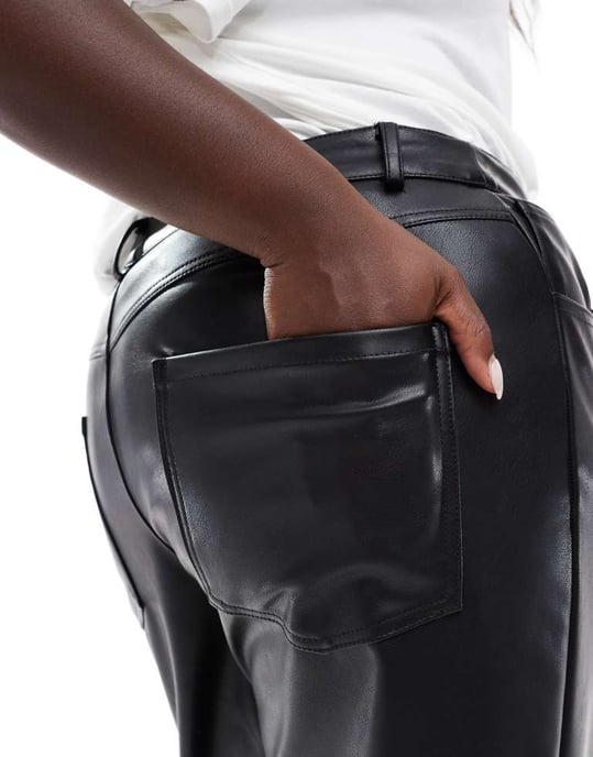 ASOS DESIGN Curve fusk läder raka byxor i svart - Image 2